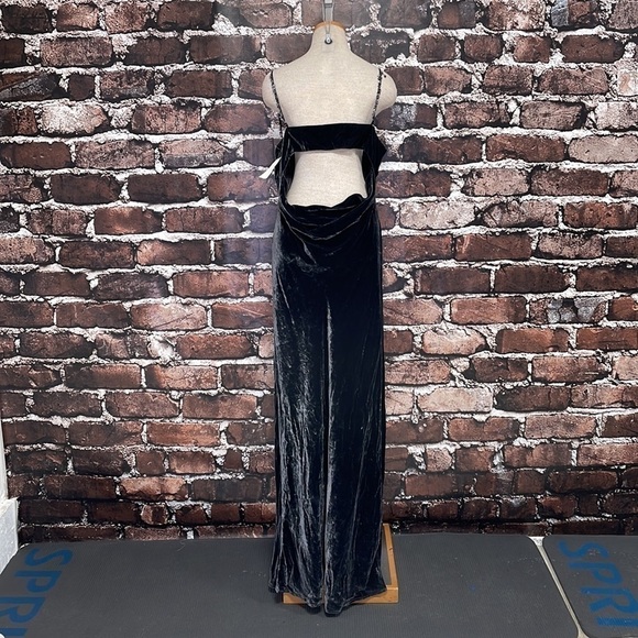 TAHARI Formal Dress NWT Dark Crushed Gray Velvet Evening Gown Rhinestone Size 14 - Picture 8 of 15